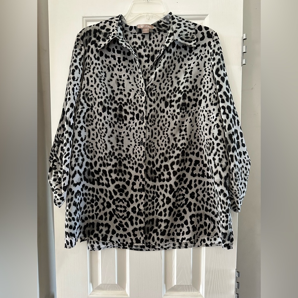 White Stag Ladies Button Up Blouse 1X Plus Size (16W) Black White Leopard Print
